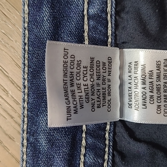 EUC Shyanne Jean Shorts Women's sz 31 Mid Rise Denim Shorts - Picture 8 of 12